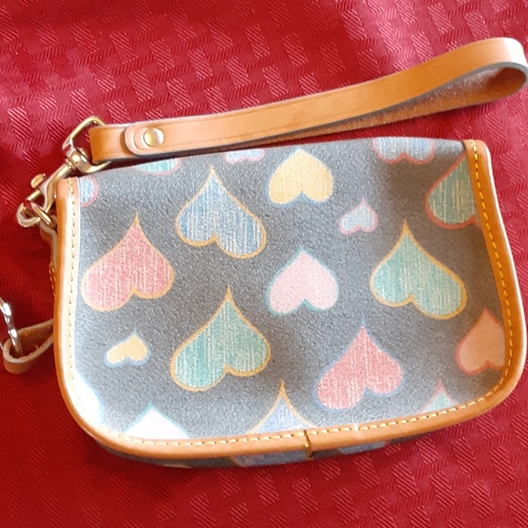 Dooney and Bourke heart wristlet - Picture 3 of 5